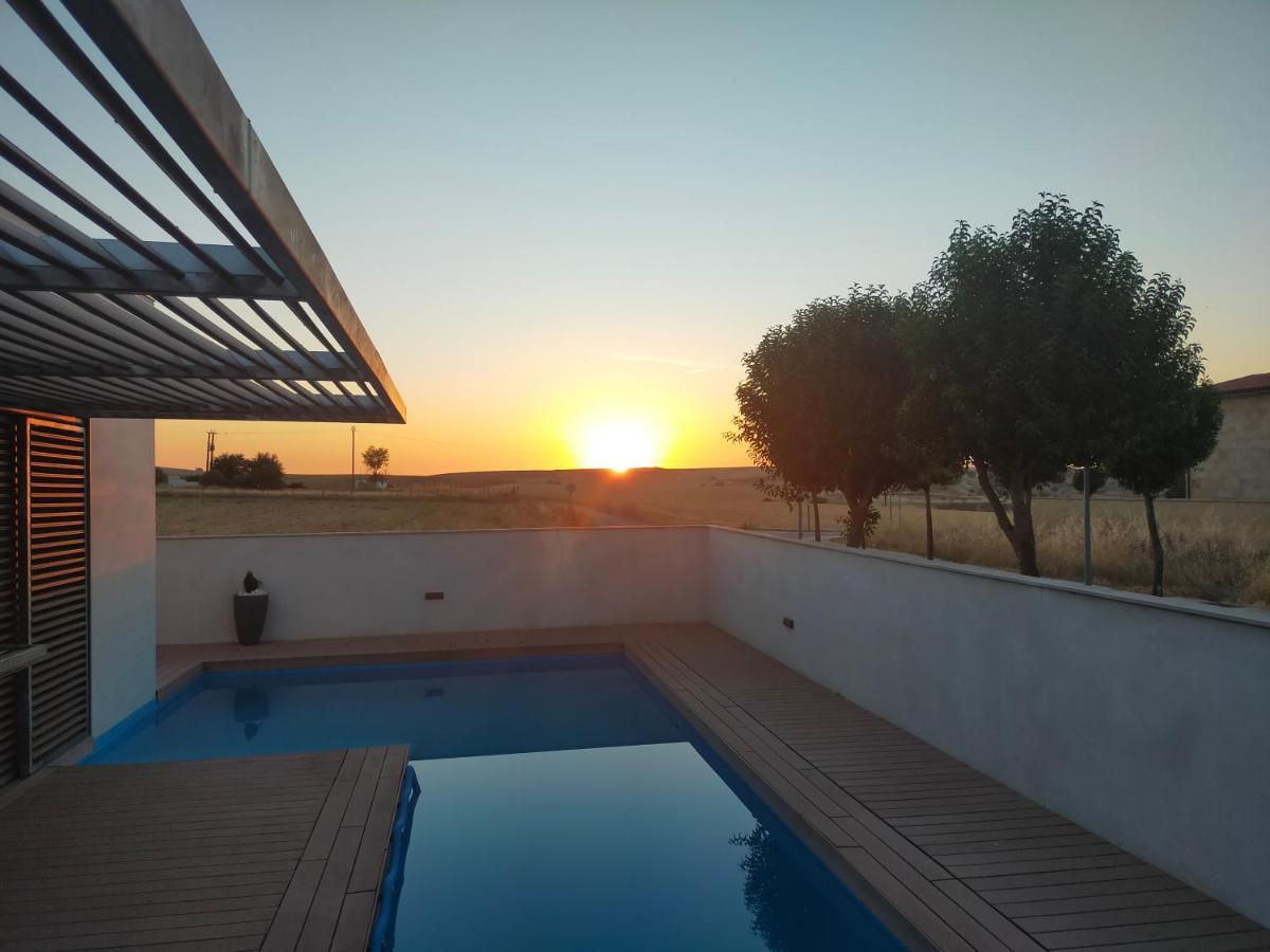 Amanecer Cabrerizos Villa Luaran gambar